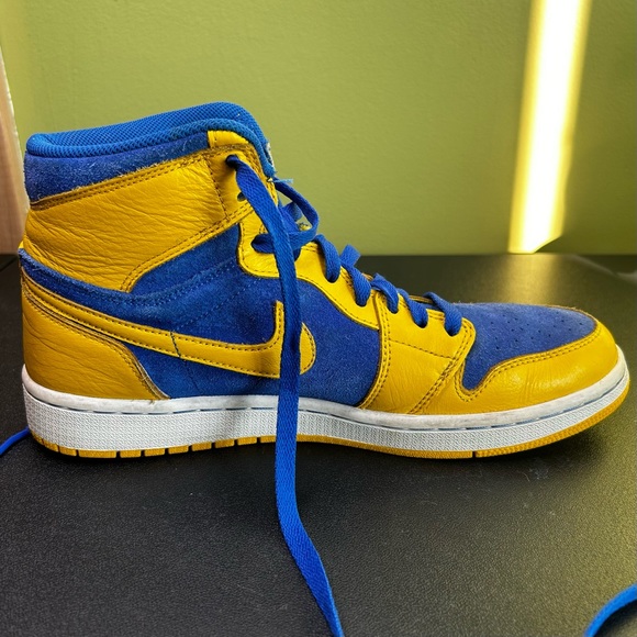 Air Jordan 1 Retro High OG "Laney" (2013) - Picture 5 of 9